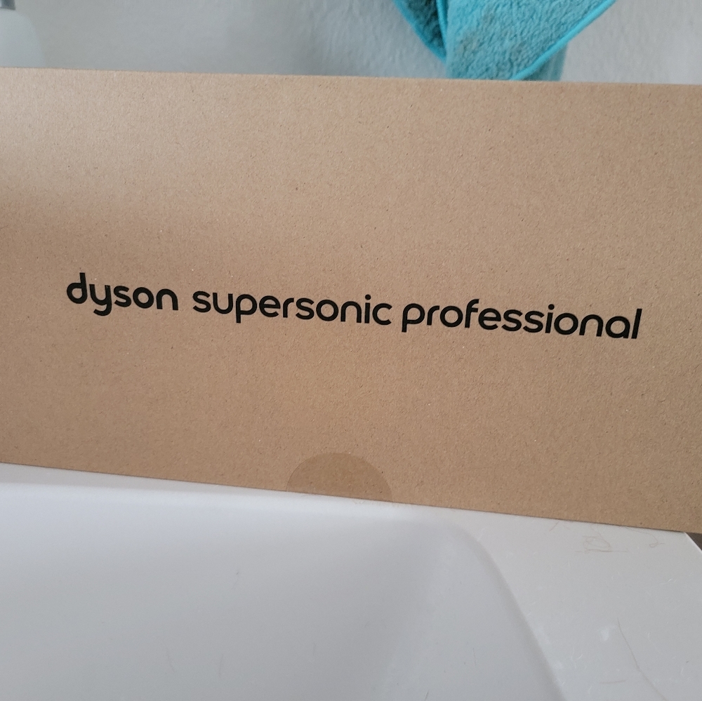 Dyson supersonic professional blow dryer